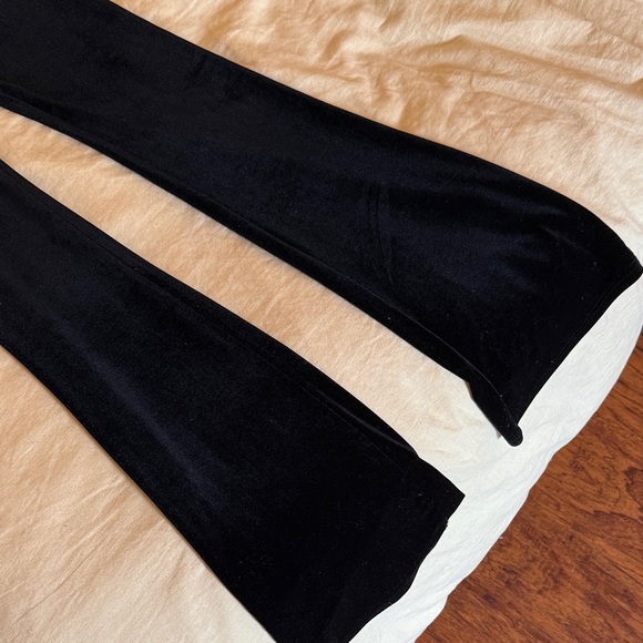 Vrg Grl Black Velvet Flared Pants - Picture 4 of 6